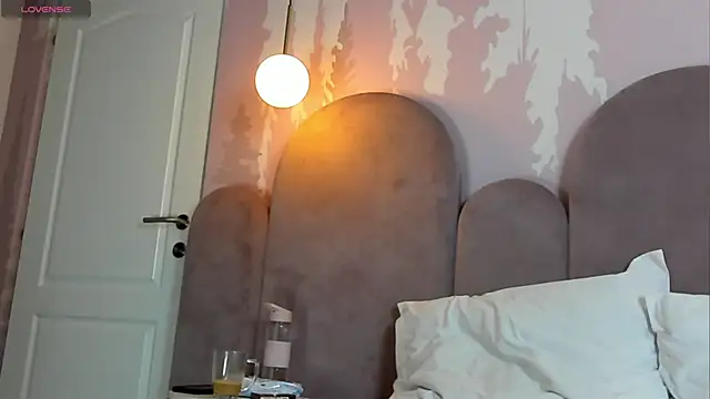 NolaDonovan online show from 04.05.26