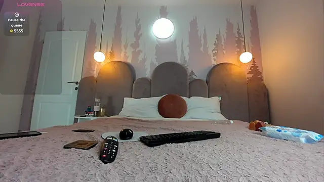 NolaDonovan online show from 04.14.26