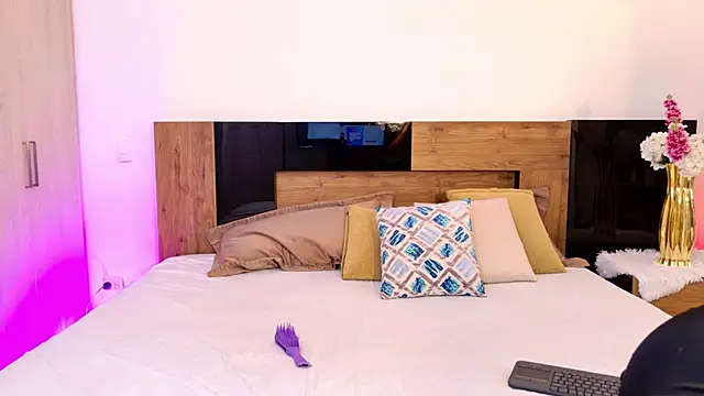 LaraBelmon online show from 04.15.26