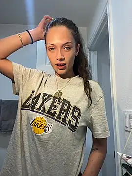 AliciaDx online show from 04.13.26