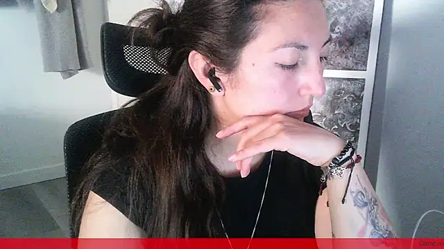 Snapshot of RoossTattoo chatting on 04.16.26 RoossTattoo online show from 04.16.26