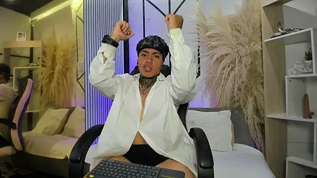 Snapshot of CasperMilers chatting on 04.10.26 CasperMilers online show from 04.10.26