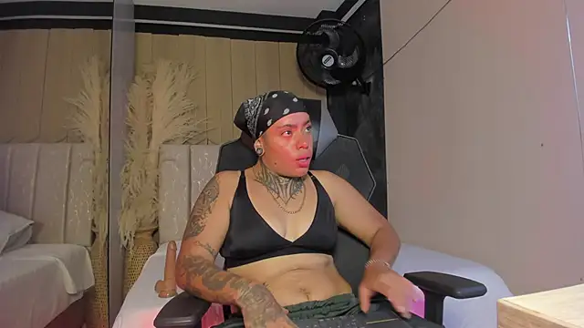 Snapshot of CasperMilers chatting on 04.11.26 CasperMilers online show from 04.11.26