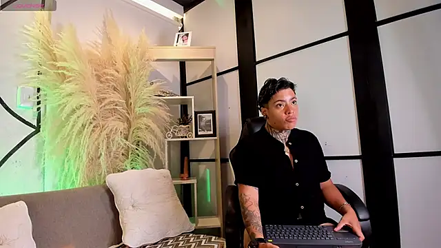 Snapshot of CasperMilers chatting on 04.12.26 CasperMilers online show from 04.12.26