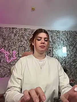 moneyforPeaches online show from 04.10.26