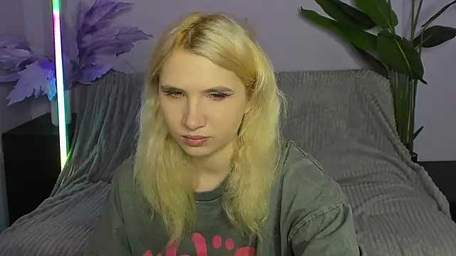 Kitty Blondie online show from 04.08.26