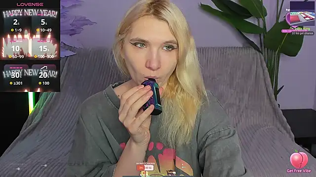 Kitty Blondie online show from 04.13.26