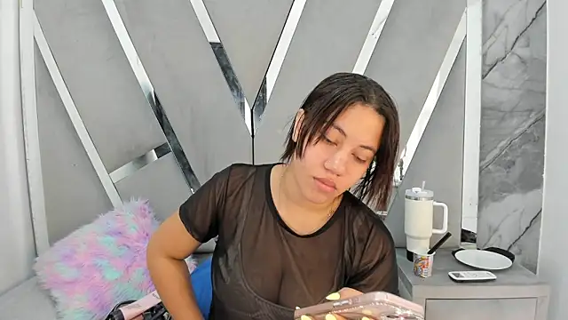 Daphne cuteht online show from 04.11.26