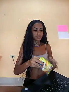 La ReynaZendeya online show from 04.10.26