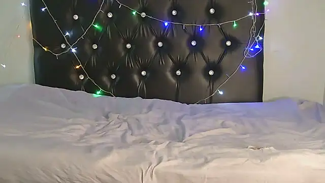 SlipperyLipsX online show from 04.11.26