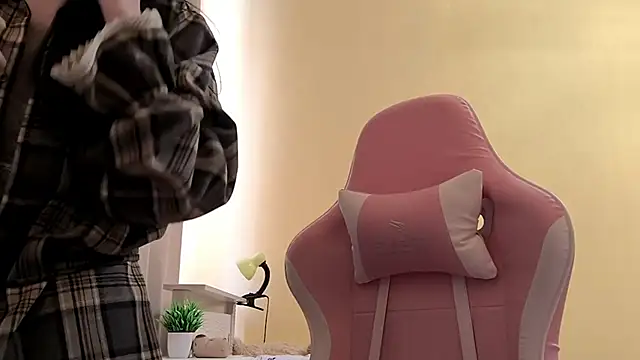 Aria Mur  online show from 04.20.26