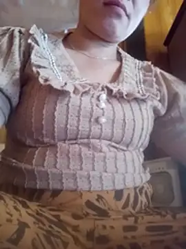 Snapshot of -Luni- chatting on 06.15.26 -Luni- online show from 06.15.26