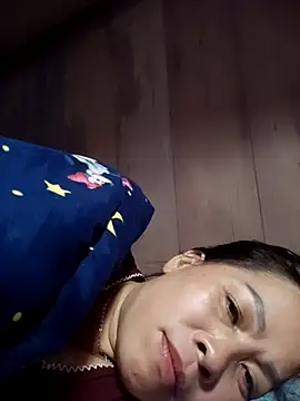 Snapshot of -Luni- chatting on 07.17.26 -Luni- online show from 07.17.26