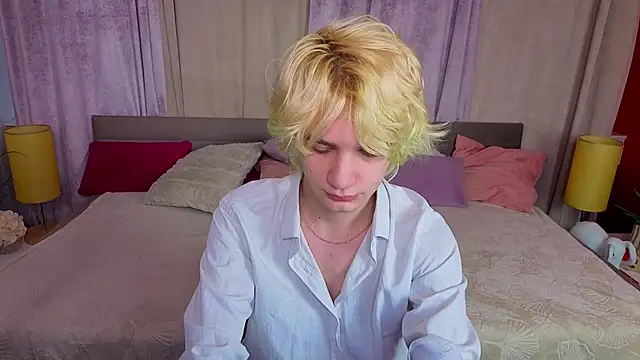 JameMilann online show from 04.10.26