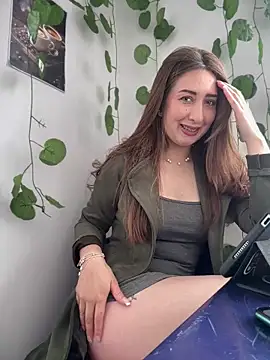 Snapshot of suzy-111 chatting on 04.12.26 suzy-111 online show from 04.12.26