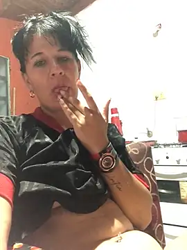 Laacoluu online show from 04.13.26