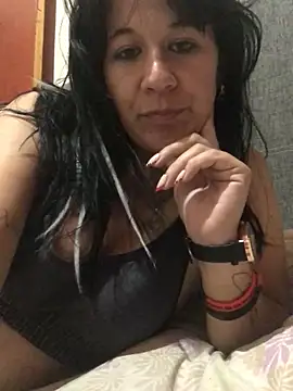 Laacoluu online show from 04.25.26