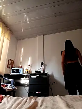 Leticia Hinkley  online show from 04.12.26