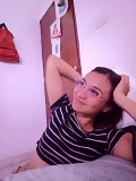 Leticia Hinkley  online show from 04.14.26