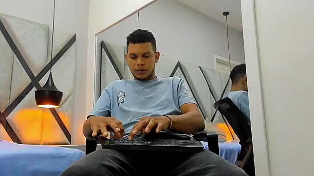 NohaBrooks online show from 04.07.26