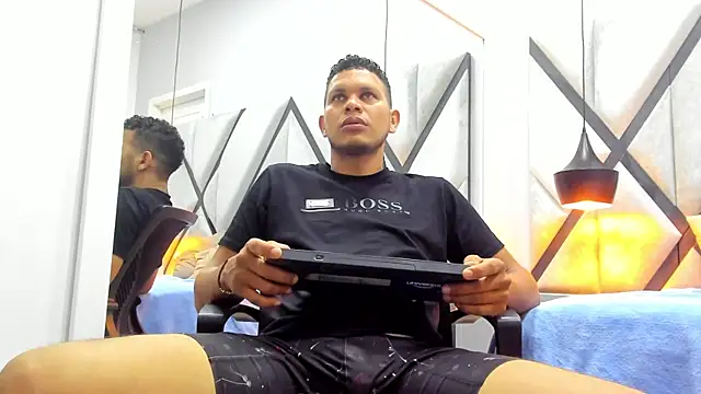 NohaBrooks online show from 04.08.26