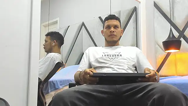 NohaBrooks online show from 04.09.26