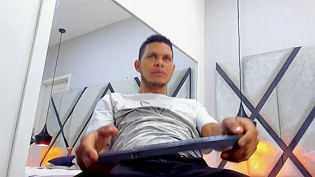 NohaBrooks online show from 04.12.26