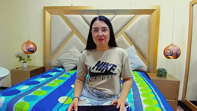 ChloeAshdord online show from 04.13.26