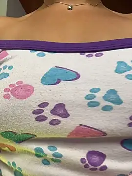 EvelynLeen  online show from 04.14.26