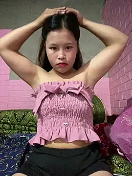 Snapshot of Hini_cute chatting on 04.11.26 Hini cute online show from 04.11.26