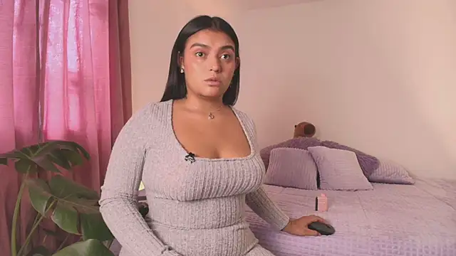 Snapshot of Addela_ chatting on 04.13.26 Addela online show from 04.13.26