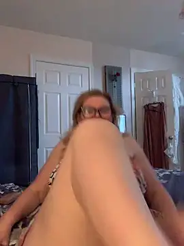 Love Lee xo online show from 04.13.26