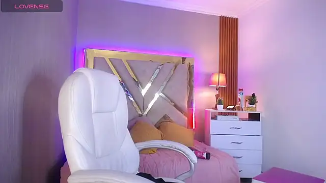 Ashley  Parker online show from 04.08.26