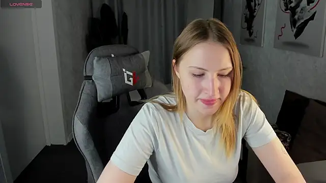 April Jackson online show from 04.13.26