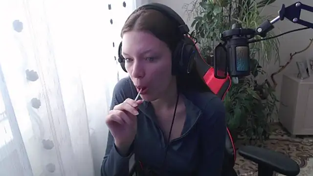 PunyKnee online show from 04.16.26