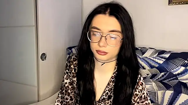 RenataBrought online show from 04.12.26