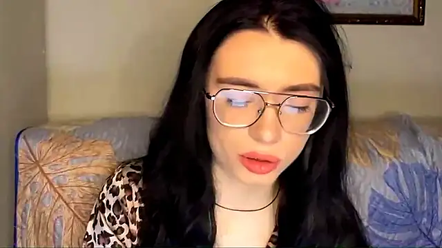 RenataBrought online show from 04.15.26