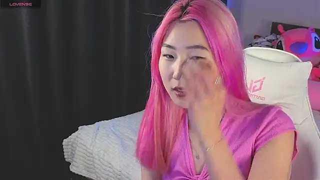 honeyveil  online show from 04.15.26