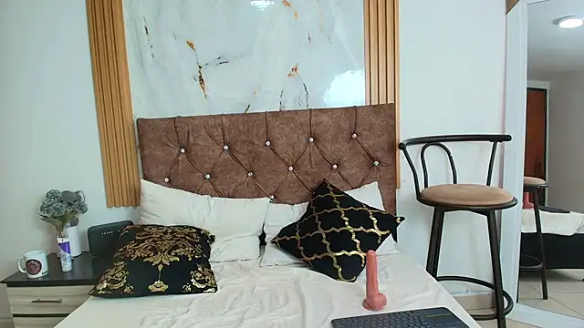 scarlet fox75 online show from 04.15.26