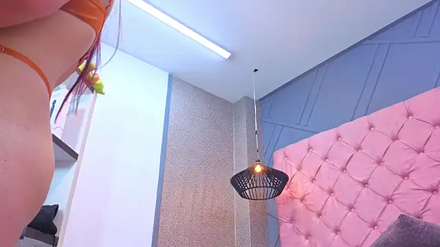 Snapshot of Mia_horney- chatting on 04.09.26 Mia horney- online show from 04.09.26