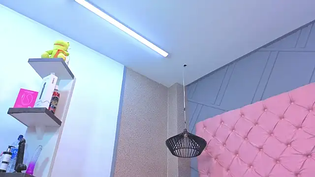 Snapshot of Mia_horney- chatting on 04.12.26 Mia horney- online show from 04.12.26