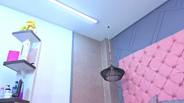 Snapshot of Mia_horney- chatting on 04.14.26 Mia horney- online show from 04.14.26