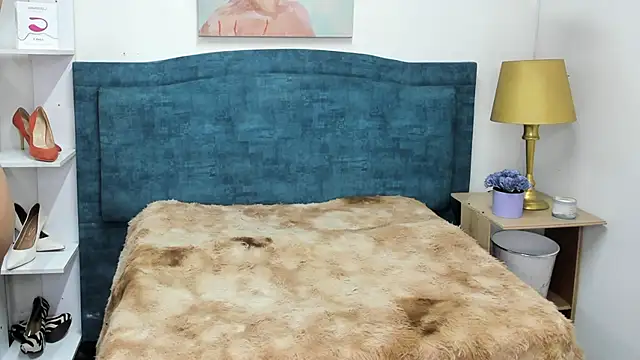 Snapshot of IsadoraVex chatting on 04.15.26 IsadoraVex online show from 04.15.26