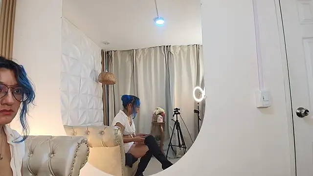 Zafiro Kitsune online show from 04.17.26