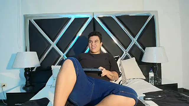 ZeusSmithh online show from 04.16.26