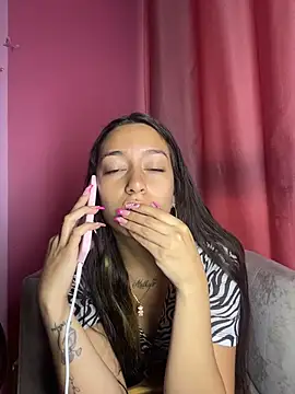 DulceLatinaxo online show from 04.15.26