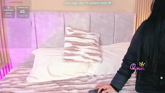 Snapshot of cherlyn_1 chatting on 04.13.26 cherlyn 1 online show from 04.13.26