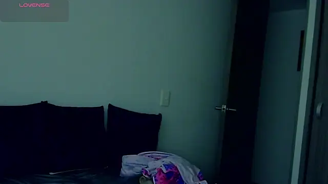 sarahh love online show from 04.10.26