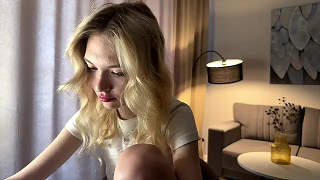 Snapshot of EvelineMolima chatting on 04.10.26 EvelineMolima online show from 04.10.26