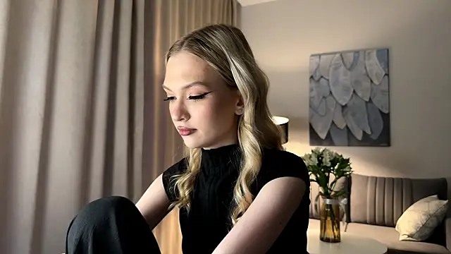 Snapshot of EvelineMolima chatting on 04.13.26 EvelineMolima online show from 04.13.26